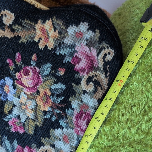 Hand worked vintage needlepoint bag. - Picture 12 of 14